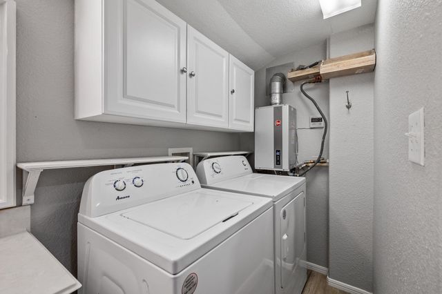 201 Huisache Street, Lake Jackson, TX 77566