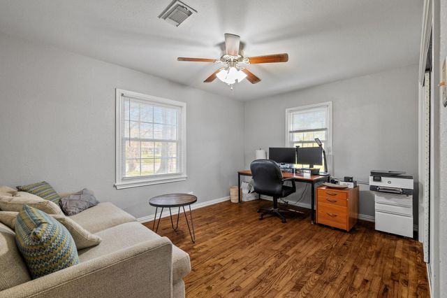 201 Huisache Street, Lake Jackson, TX 77566