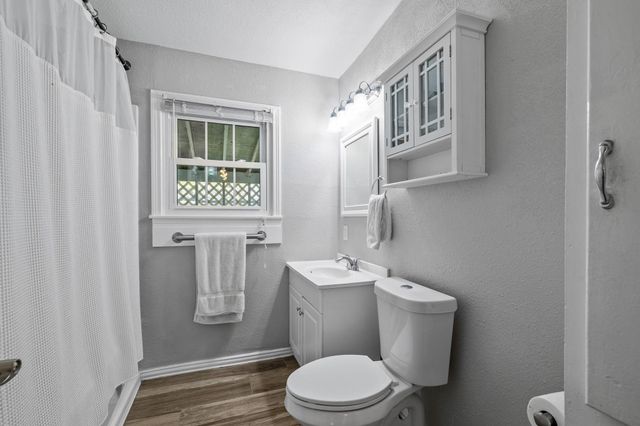 201 Huisache Street, Lake Jackson, TX 77566