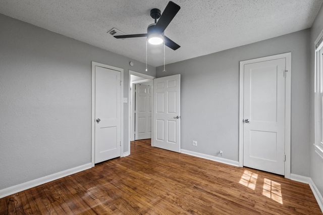 201 Huisache Street, Lake Jackson, TX 77566