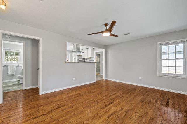 201 Huisache Street, Lake Jackson, TX 77566