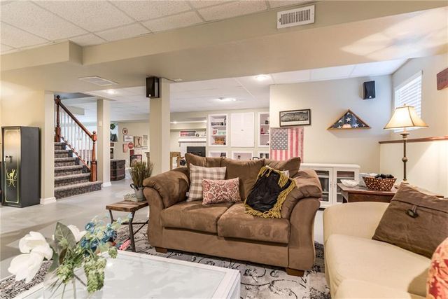 1205 E 203rd Street, Belton, MO 64012