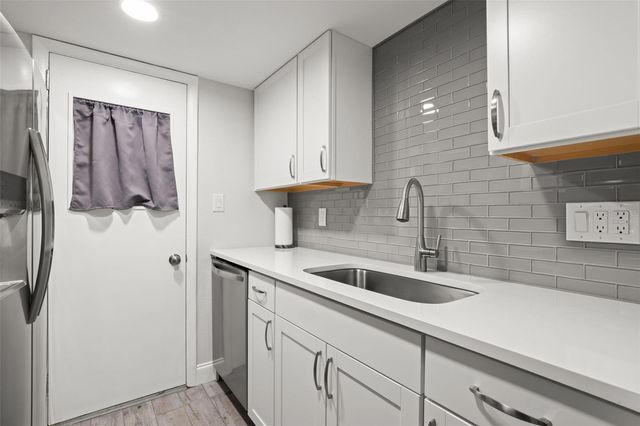 1147 KING ARTHUR COURT 204, Dunedin, FL 34698