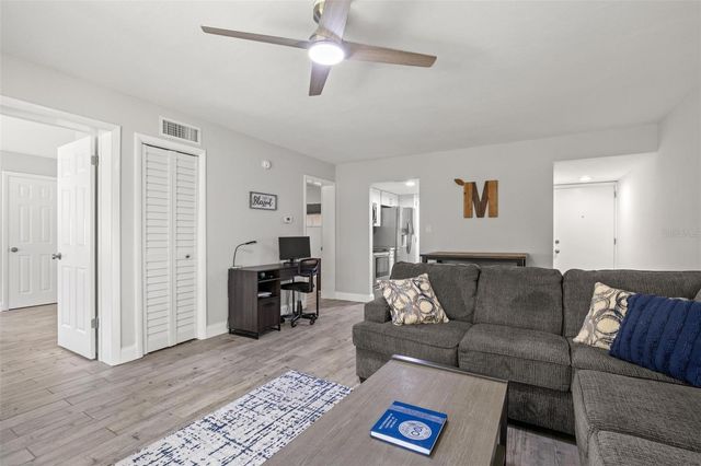 1147 KING ARTHUR COURT 204, Dunedin, FL 34698