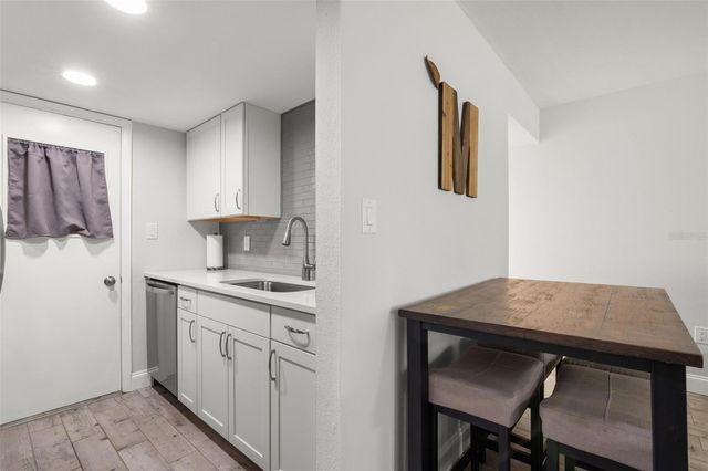 1147 KING ARTHUR COURT 204, Dunedin, FL 34698