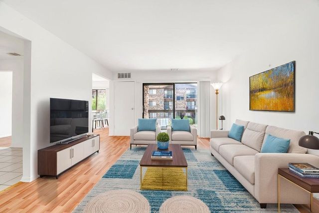 9102 FRANKLIN Court 204, Orland Park, IL 60462