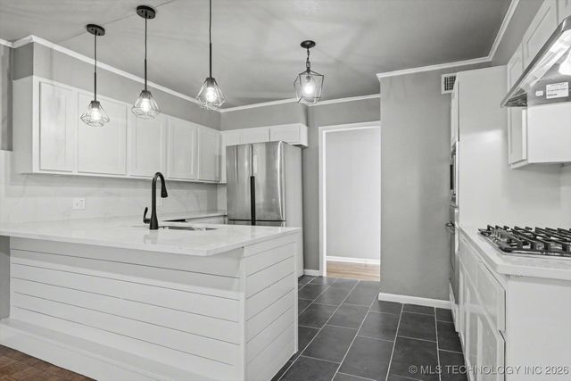 6759 E 26th Court, Tulsa, OK 74129