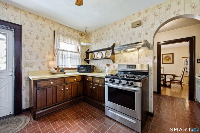 90 Harvard Avenue, Meriden, CT 06451