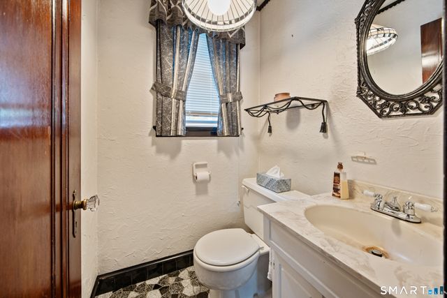 90 Harvard Avenue, Meriden, CT 06451
