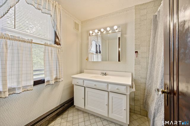 90 Harvard Avenue, Meriden, CT 06451
