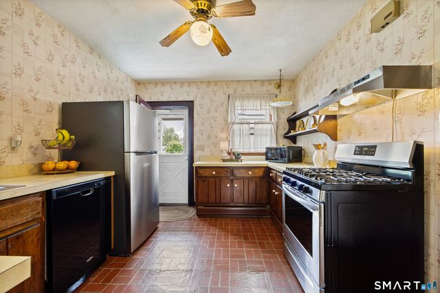 90 Harvard Avenue, Meriden, CT 06451