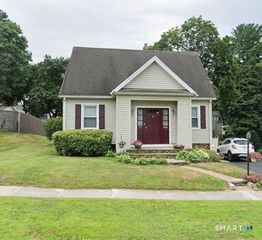 90 Harvard Avenue, Meriden, CT 06451