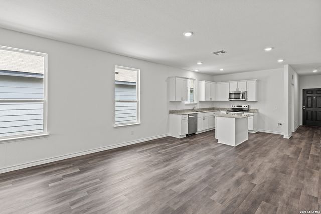 8208 Smithers Ave, San Antonio, TX 78252