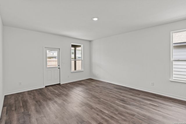 8208 Smithers Ave, San Antonio, TX 78252