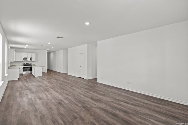8208 Smithers Ave, San Antonio, TX 78252