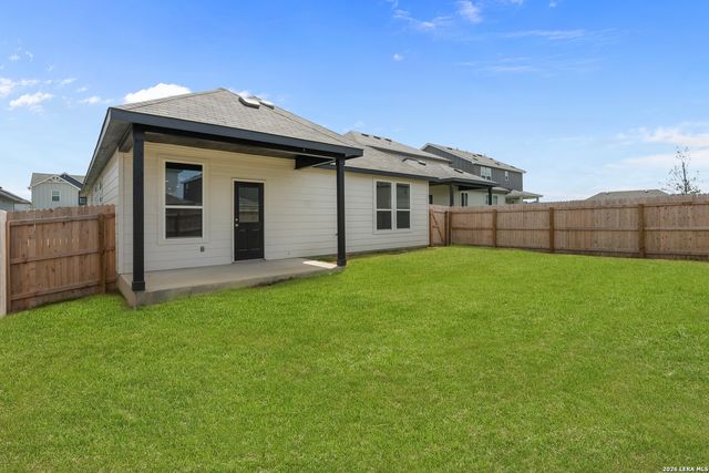 8208 Smithers Ave, San Antonio, TX 78252
