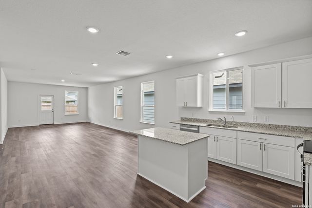 8208 Smithers Ave, San Antonio, TX 78252