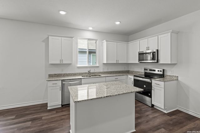 8208 Smithers Ave, San Antonio, TX 78252