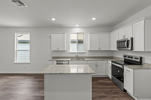 8208 Smithers Ave, San Antonio, TX 78252