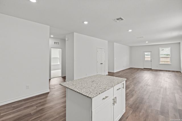 8208 Smithers Ave, San Antonio, TX 78252