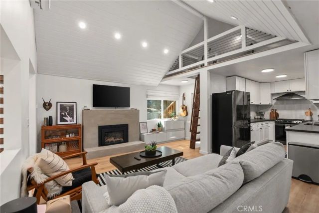 829 Sierra Vista Drive, Twin Peaks, CA 92391