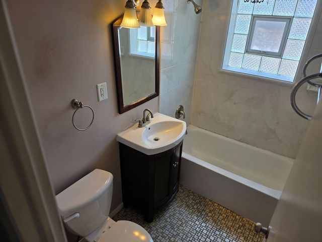 724 Warren Avenue 101, Downers Grove, IL 60515
