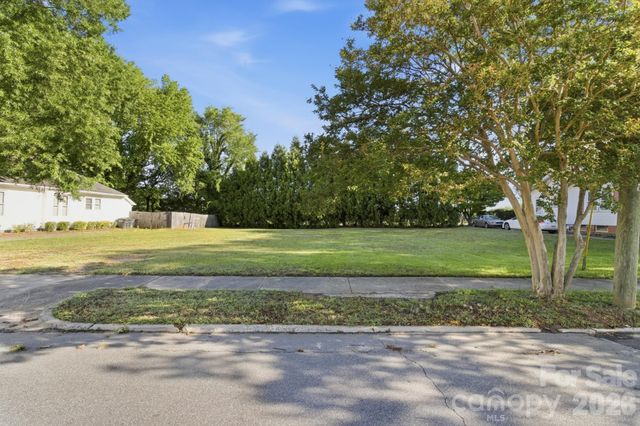 424 W 2nd Avenue, Gastonia, NC 28052