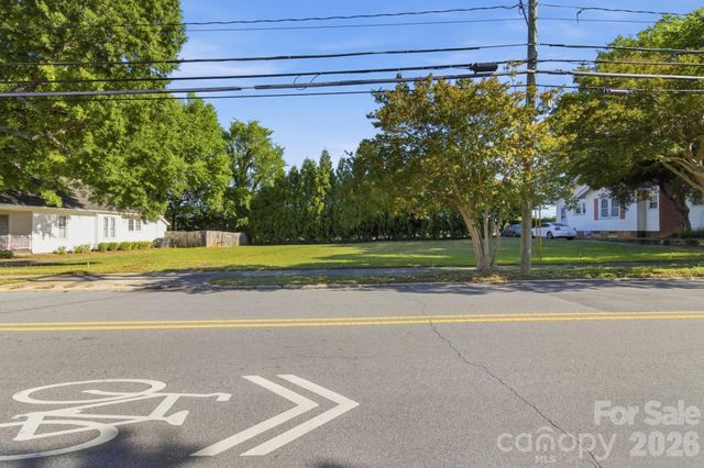 424 W 2nd Avenue, Gastonia, NC 28052