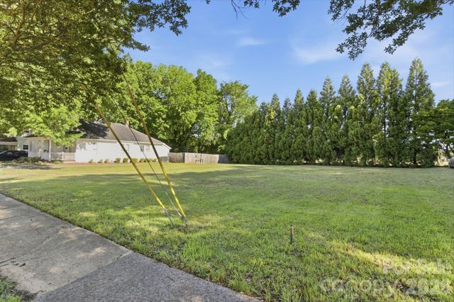 424 W 2nd Avenue, Gastonia, NC 28052