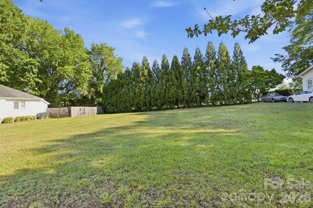 424 W 2nd Avenue, Gastonia, NC 28052