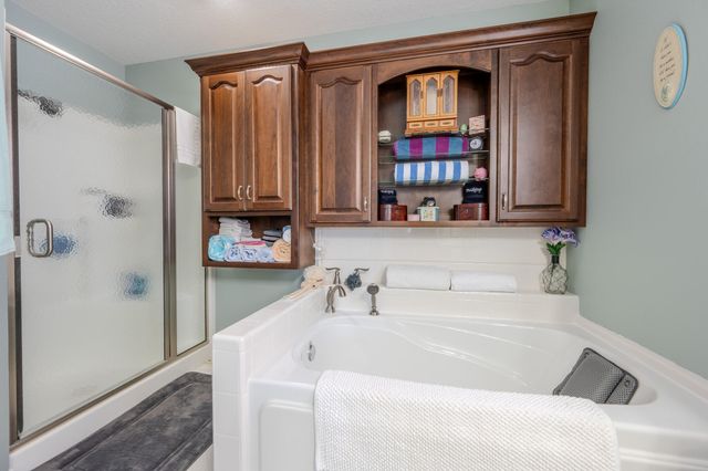 1700 Rosewood Drive, Neosho, MO 64850