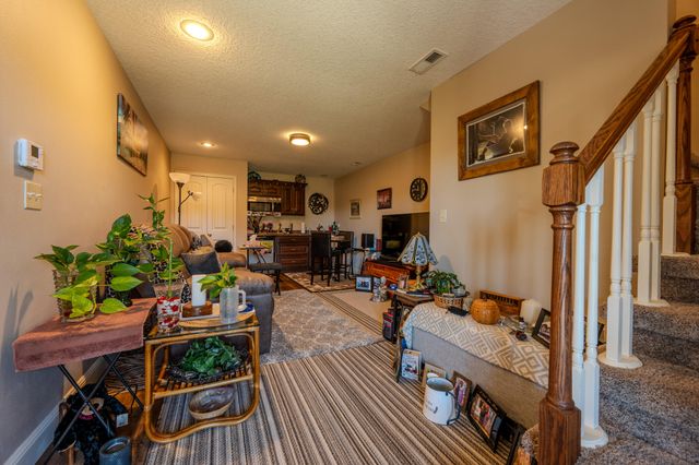 1700 Rosewood Drive, Neosho, MO 64850