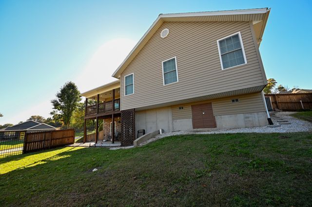 1700 Rosewood Drive, Neosho, MO 64850