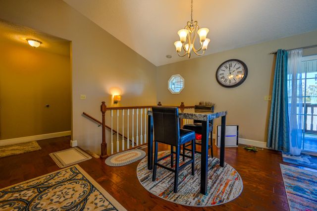 1700 Rosewood Drive, Neosho, MO 64850