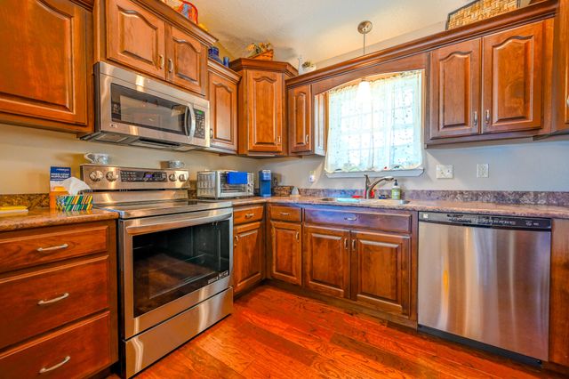 1700 Rosewood Drive, Neosho, MO 64850