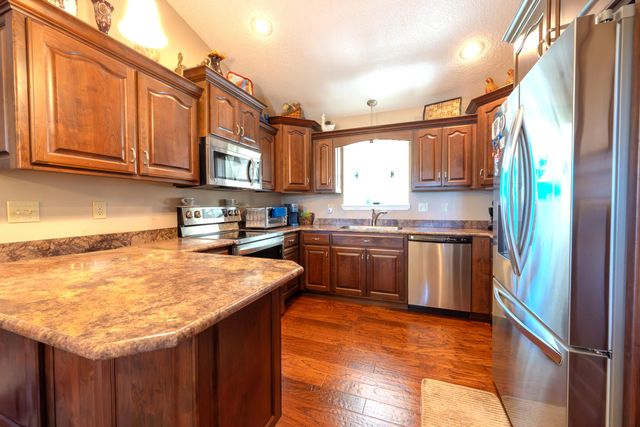 1700 Rosewood Drive, Neosho, MO 64850