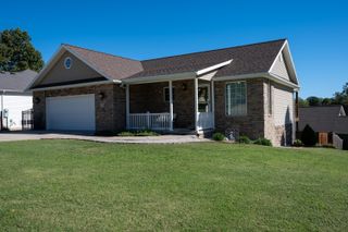 1700 Rosewood Drive, Neosho, MO 64850