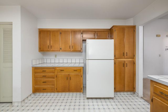 961 12th Avenue, Kingsburg, CA 93631