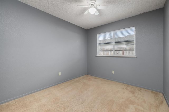 961 12th Avenue, Kingsburg, CA 93631