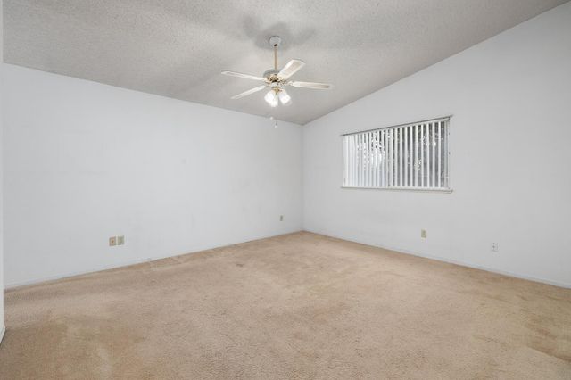 961 12th Avenue, Kingsburg, CA 93631