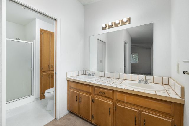 961 12th Avenue, Kingsburg, CA 93631