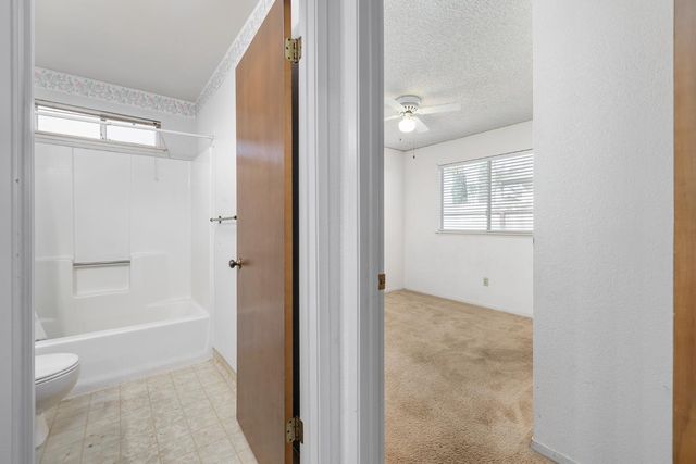 961 12th Avenue, Kingsburg, CA 93631