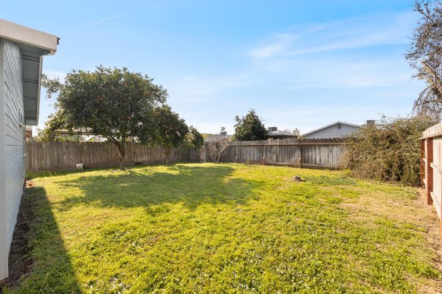 961 12th Avenue, Kingsburg, CA 93631