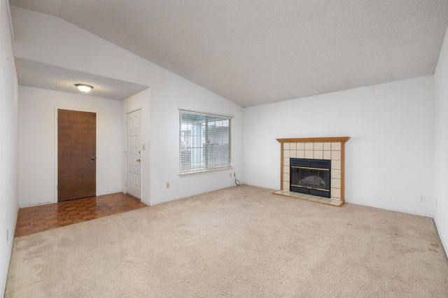 961 12th Avenue, Kingsburg, CA 93631