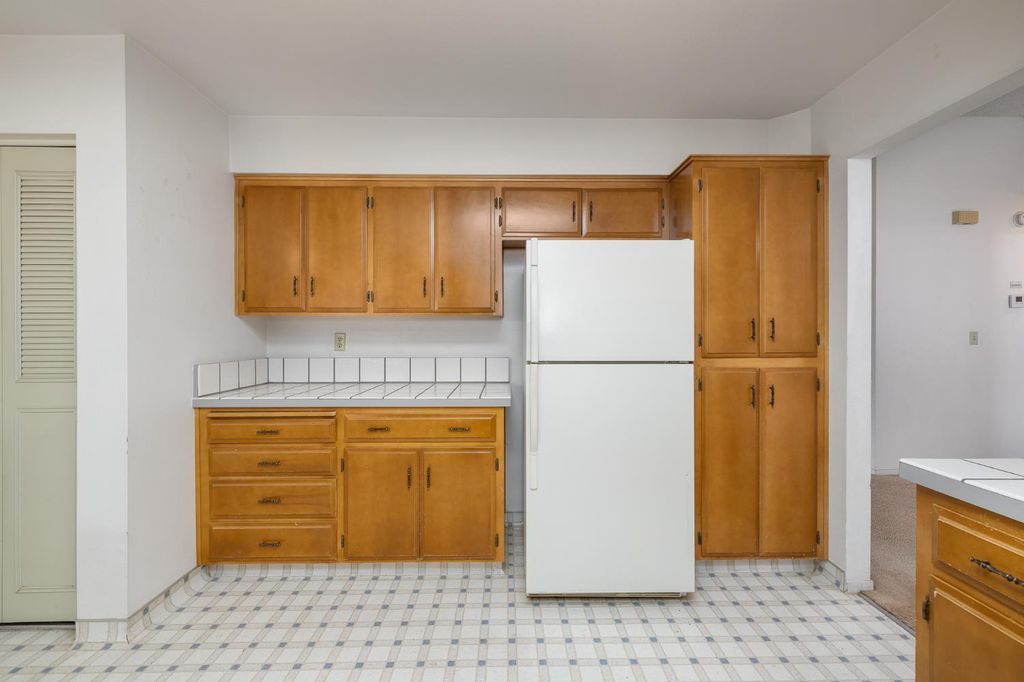 Image 13 of property listing at 961 12th Avenue, Kingsburg, CA 93631