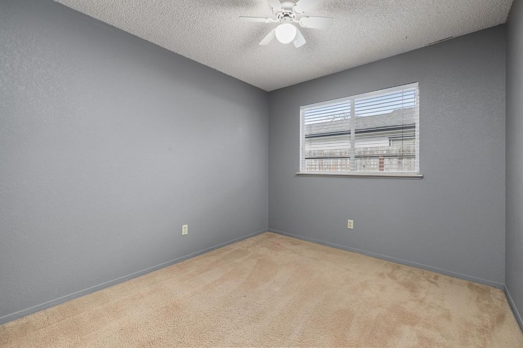 Image 17 of property listing at 961 12th Avenue, Kingsburg, CA 93631