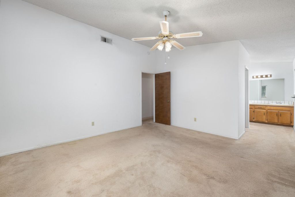 Image 20 of property listing at 961 12th Avenue, Kingsburg, CA 93631