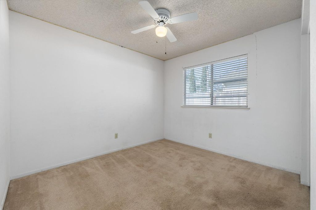 Image 26 of property listing at 961 12th Avenue, Kingsburg, CA 93631