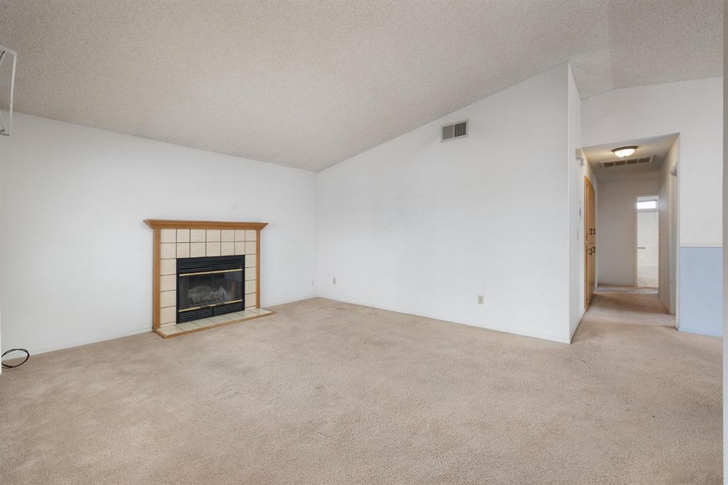 Image 6 of property listing at 961 12th Avenue, Kingsburg, CA 93631