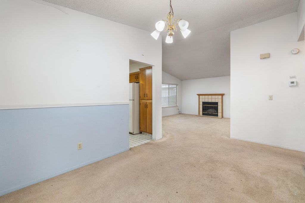 Image 8 of property listing at 961 12th Avenue, Kingsburg, CA 93631